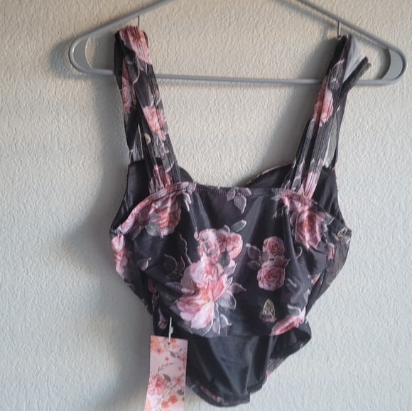 NWT Floral Chiffon Sleeveless Blouse - Picture 2 of 2